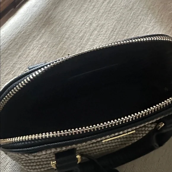 Affordable Fashion Finds Black and Tan Mini Bag - Picture 5 of 5